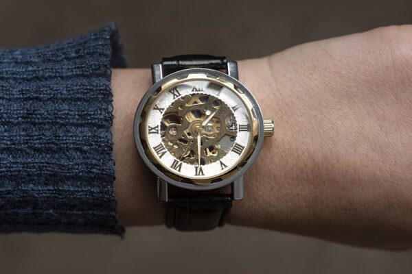 How to Wind Automatic Watch: Step-by-Step Guide for Beginners automatic-watch-winding